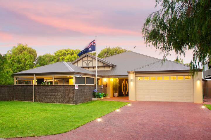 Ocean Reef Paradise-Heated Spa, Ducted cooling/Heating gallery image 5