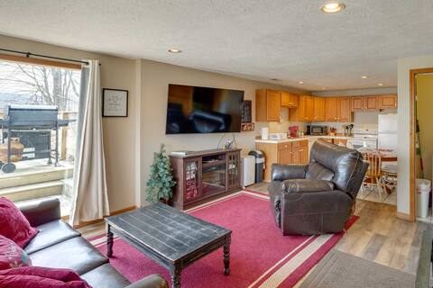 'Snowed Inn' Cozy Winterplace Ski-In/Ski-Out Cabin