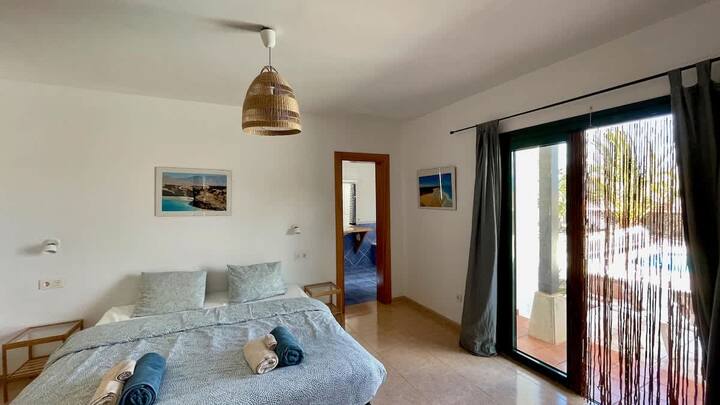 chambre principale avec lit king size (180*200) avec salle de bain attenante