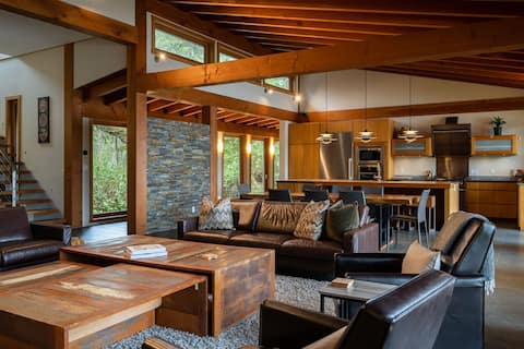 Coastal View-Waterfront, Tranquil, Hot Tub, Sauna!