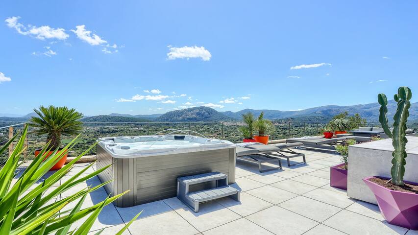 Luxury villa with heated pool, exclusive location gallery image 2