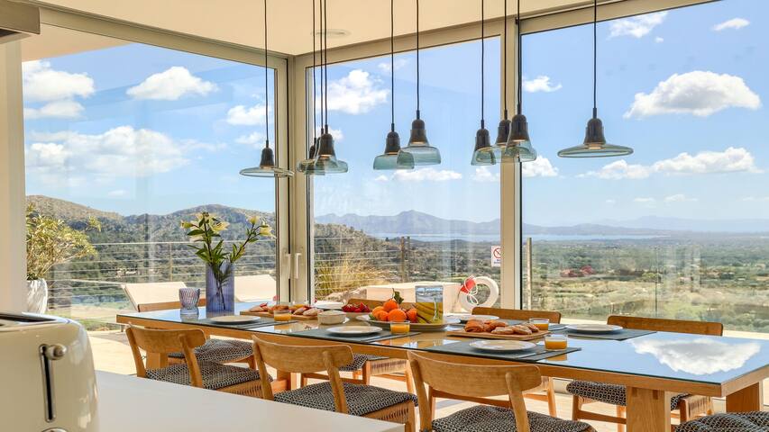 Luxury villa with heated pool, exclusive location gallery image 5