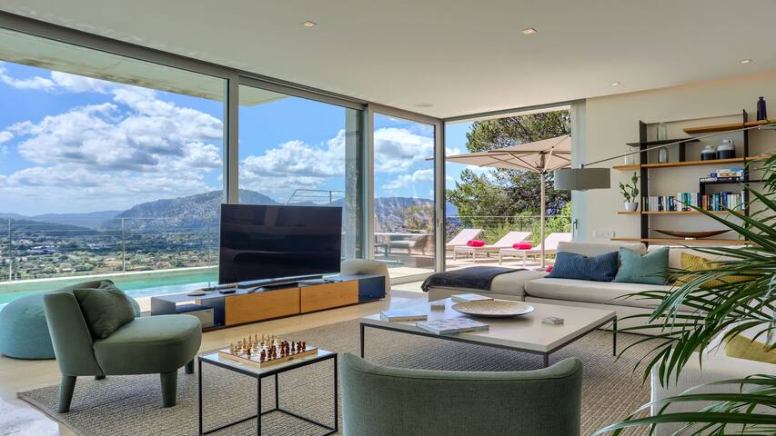 Luxury villa with heated pool, exclusive location gallery image 3