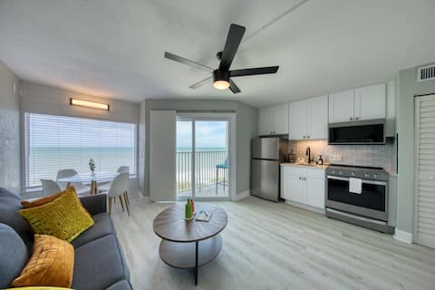 Renovated Beachfront Condo W/Pool *Beach Access*
