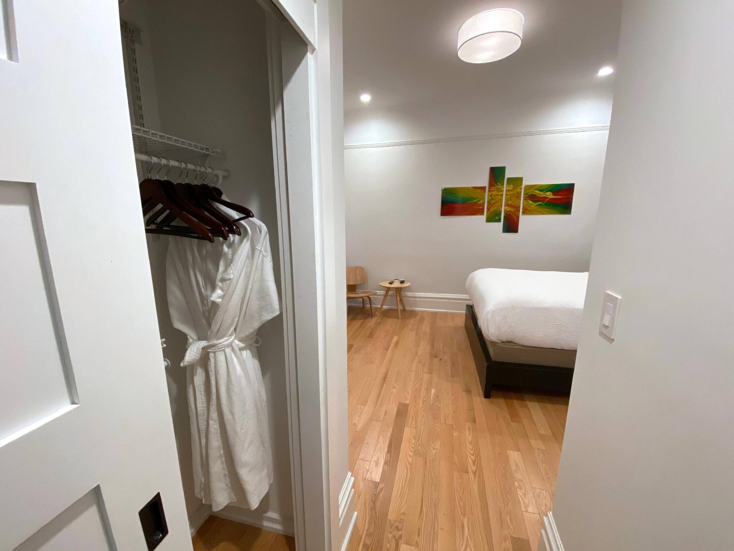 Townhouse in San Francisco · ★4.93 · Studio · 4 beds · 2 baths - Image 25