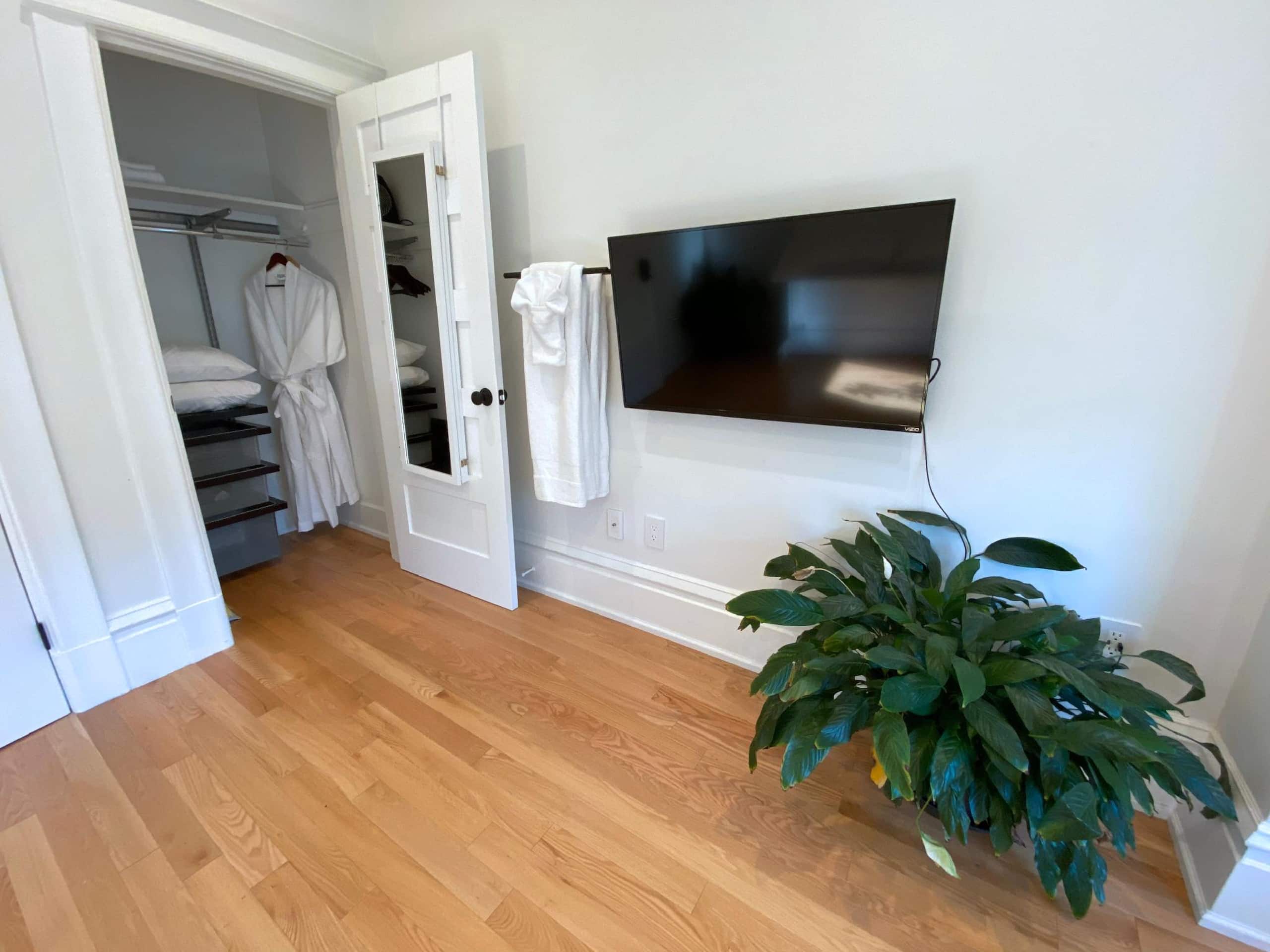 Townhouse in San Francisco · ★4.93 · Studio · 4 beds · 2 baths - Image 39