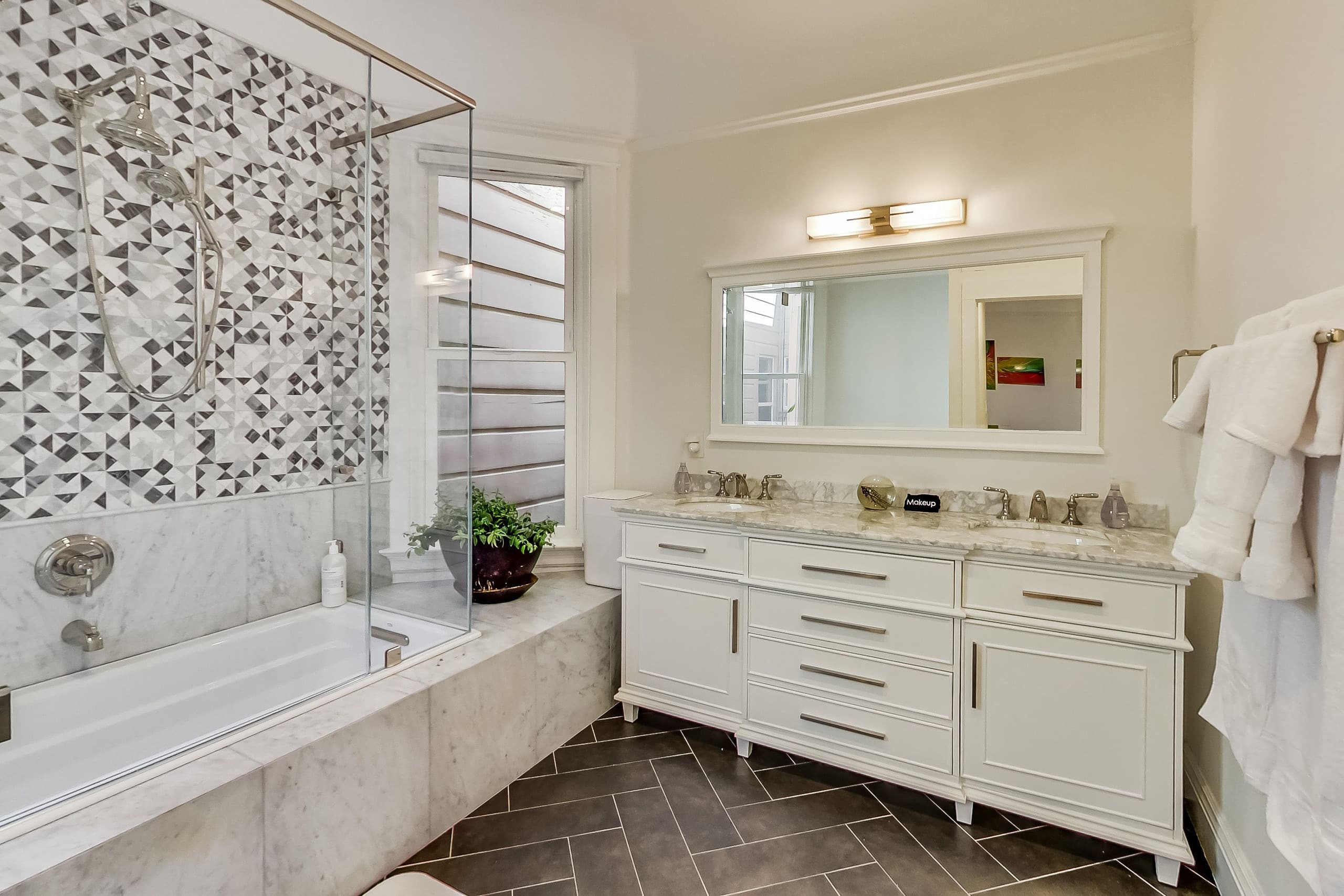 Townhouse in San Francisco · ★4.93 · Studio · 4 beds · 2 baths - Image 9