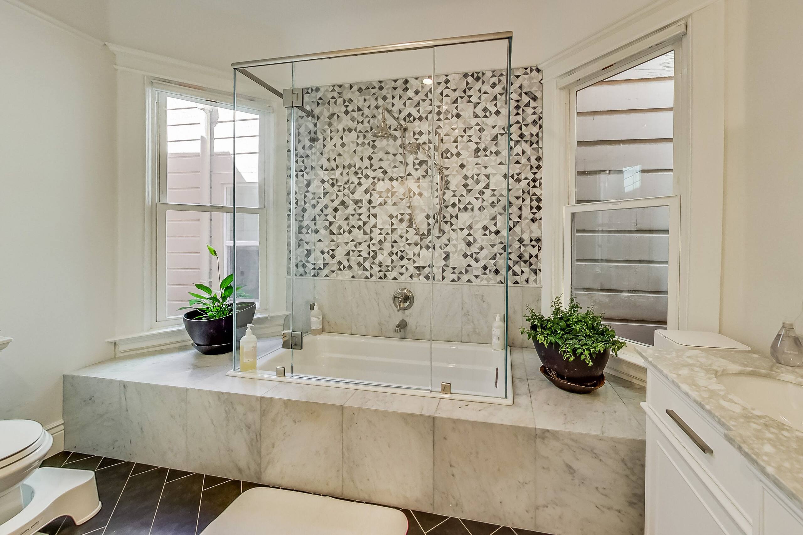 Townhouse in San Francisco · ★4.93 · Studio · 4 beds · 2 baths - Image 17