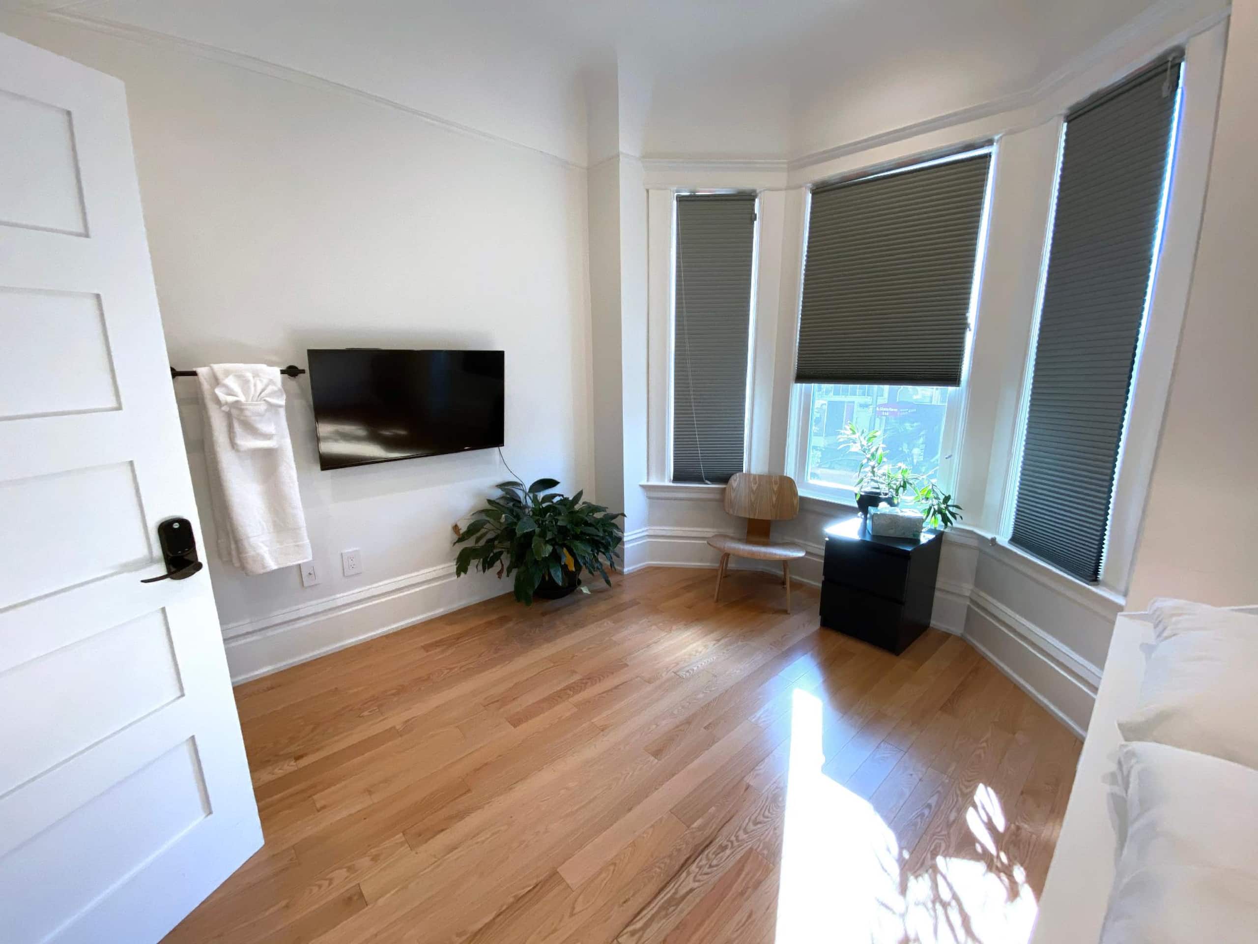Townhouse in San Francisco · ★4.93 · Studio · 4 beds · 2 baths - Image 12