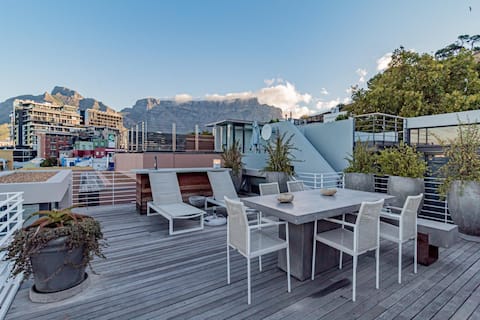 Stylish Apartment with Rooftop Deck and Pool 53 Na