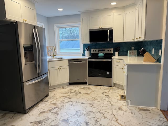 Private Pool! 12 Person Spa! Fire Pit!