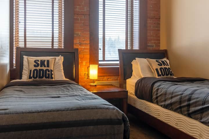 2 брачни кревета (широки 125 - 149 см