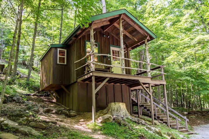 Treehouse Cabin in the heart of the best of WV!
