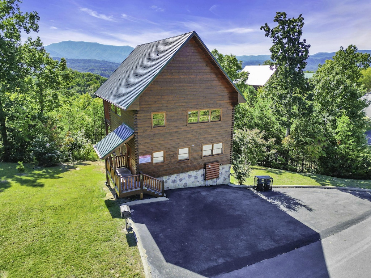 Candy Kisses - Enclosed 2nd Bedroom w/ Mtn View!