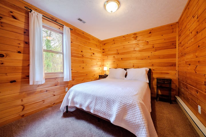 Chambre Queen au niveau inférieur