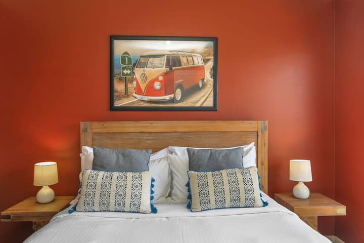 ห้องนอน 2 ที่ตกแต่งอย่างเรียบง่าย