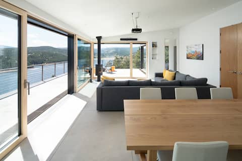 Stunning views overlooking Nederland, modern 3 BD