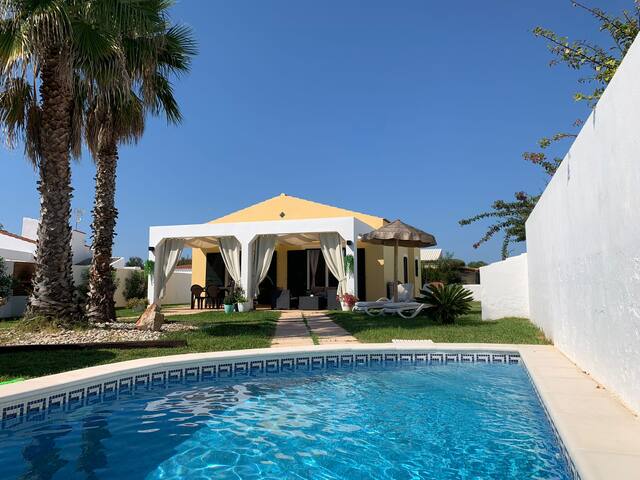 Chalet con piscina en Menorca gallery image 2