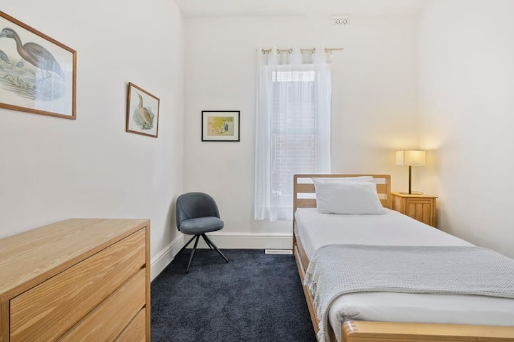 4th Bedroom with single Bed and optional pull-out single trundle bed. All linen used is of the highest quality professionally laundered.