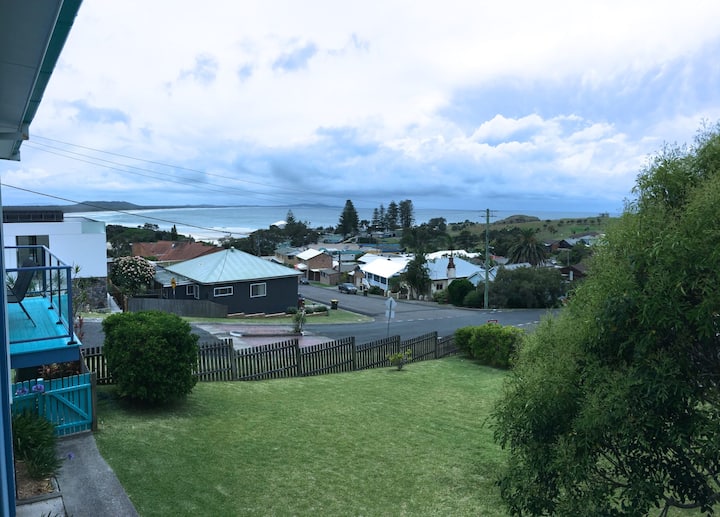 Ocean Views & Close To Shops & Cafes - Crescent Head, New South Wales