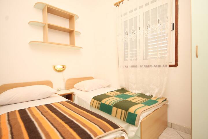 Slaapkamer 2, Oppervlakte: 6 m²