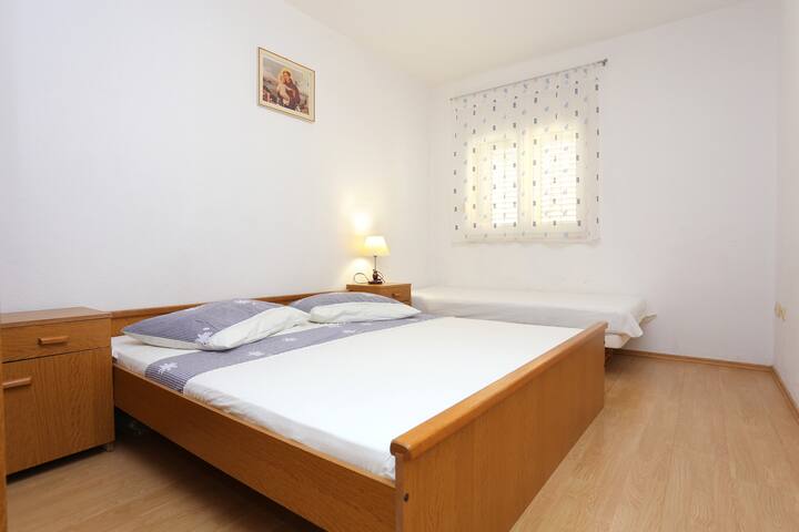 2. spavaća soba, površina: 12 m²