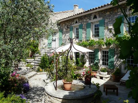 Vacation rental villa pool Orgon Ls1-117