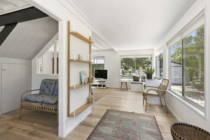 Anchor House I Pet Friendly I Walk to beach! gallery image 4