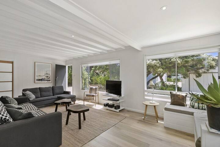 Anchor House I Pet Friendly I Walk to beach! gallery image 2