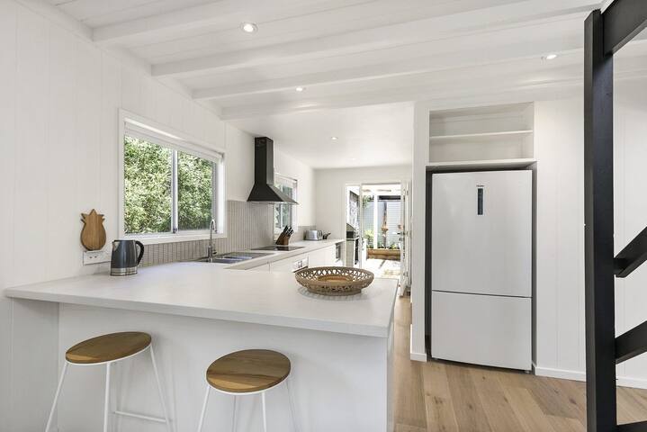 Anchor House I Pet Friendly I Walk to beach! gallery image 3