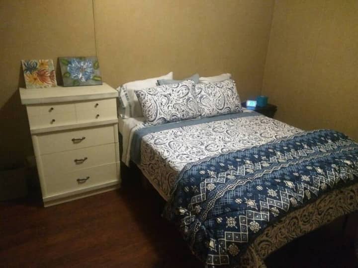2nd Bedroom with Queen Bed