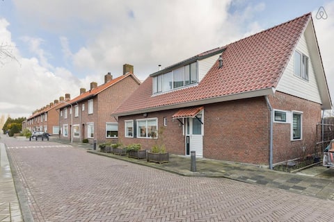 Spacious home large sunny garden Halfweg Sleeps