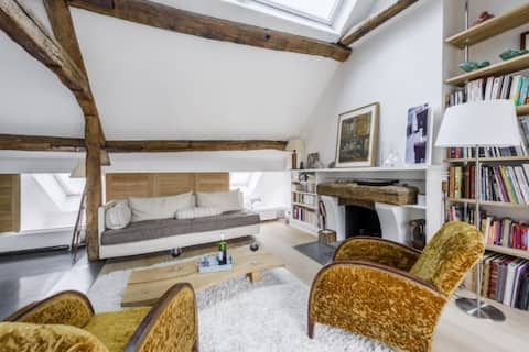 Successful Airbnb property: Stunning 4 bedroom steps from the Champs Elysées in Paris 8e Arrondissement
