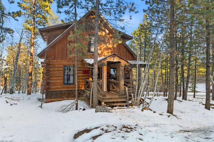 The Outback-log Cabin W/hot Tub & Clubhouse Access - South Dakota