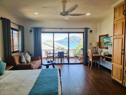 Drake Seaside Studio - Top Floor