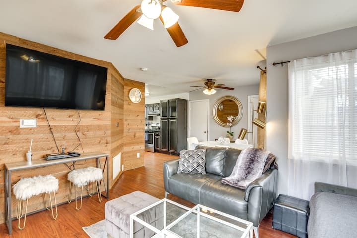 Walk to Beach: San Diego Hideaway w/ Patio