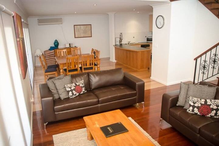 House 15 – Dunsborough Beachside gallery image 2