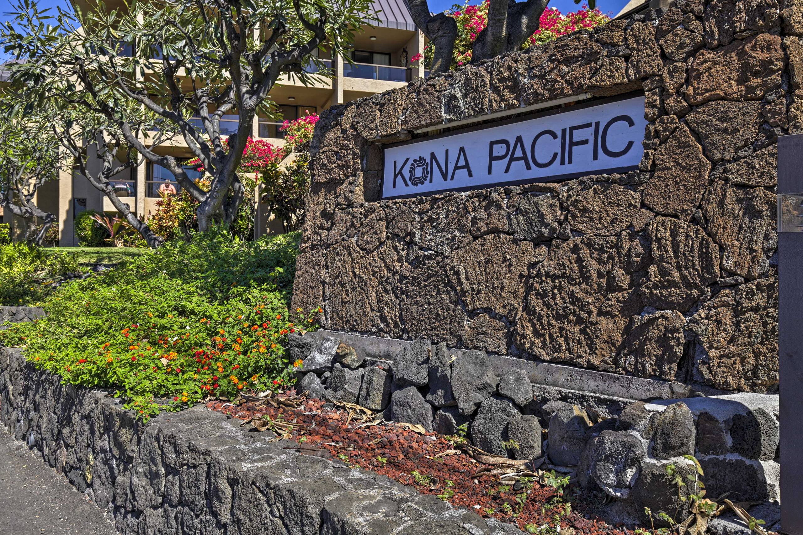 Condo in Kailua-Kona · ★4.6 · 2 bedrooms · 3 beds · 3 baths - Image 32