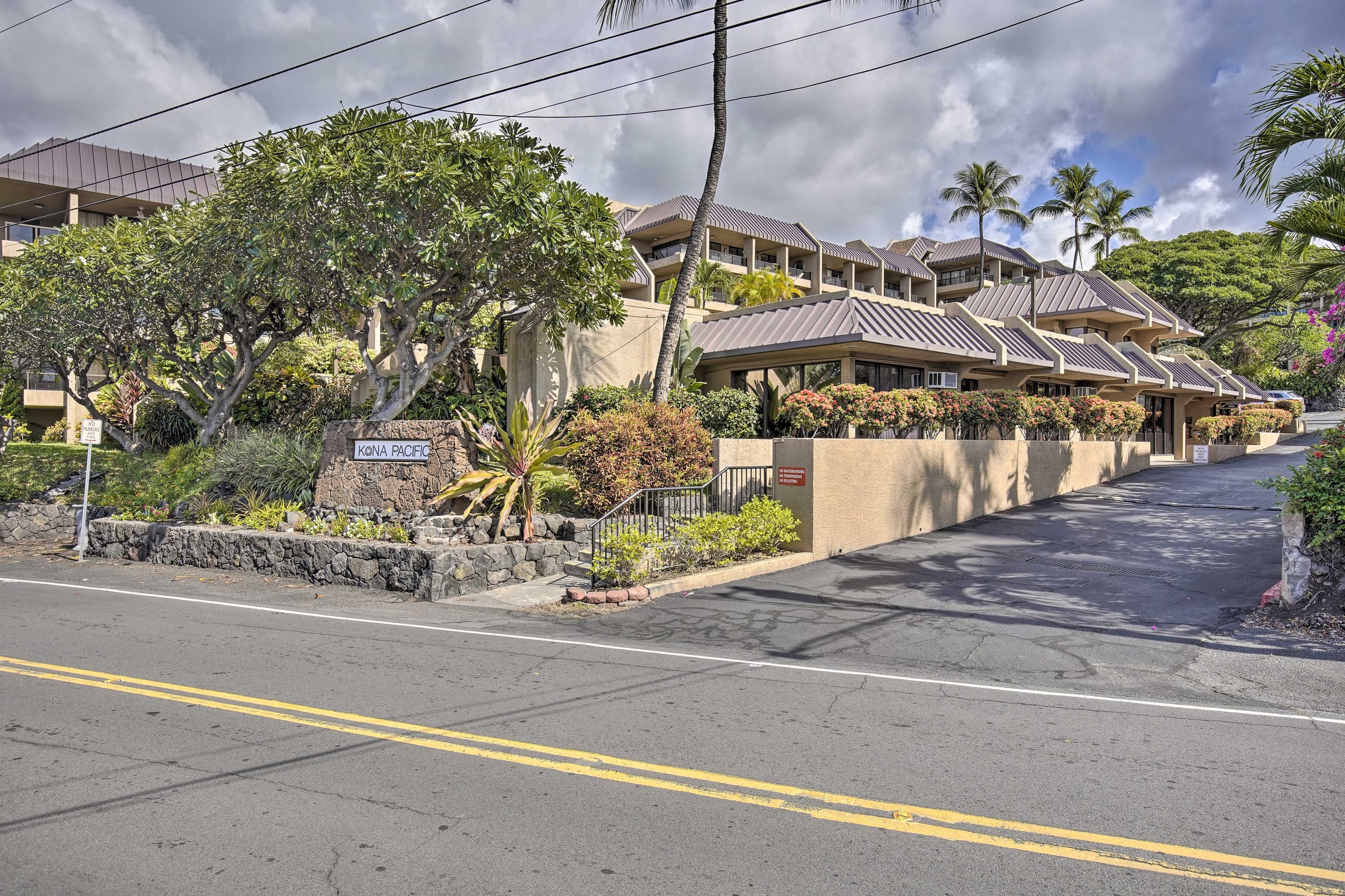 Condo in Kailua-Kona · ★4.6 · 2 bedrooms · 3 beds · 3 baths - Image 25