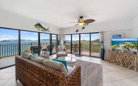 Popular Airbnb listing: Wrap Around Balcony w/Amazing Views! Remodeled! in Tutu