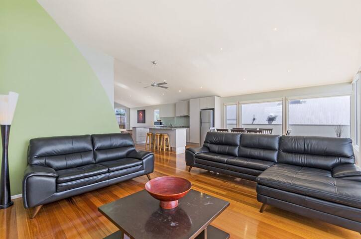 Shemara East Beach frontage gallery image 5