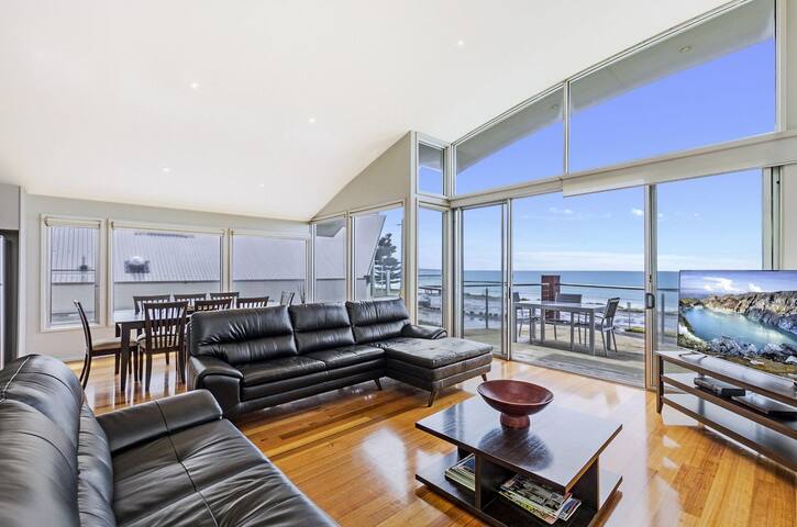 Shemara East Beach frontage gallery image 4