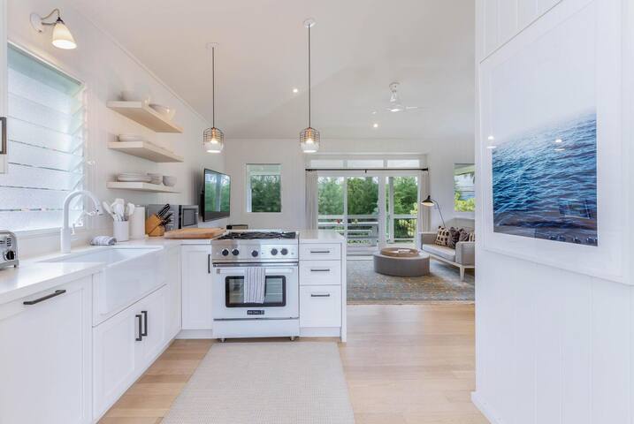 Pinetrees Hanalei Cottage with A/C gallery image 2