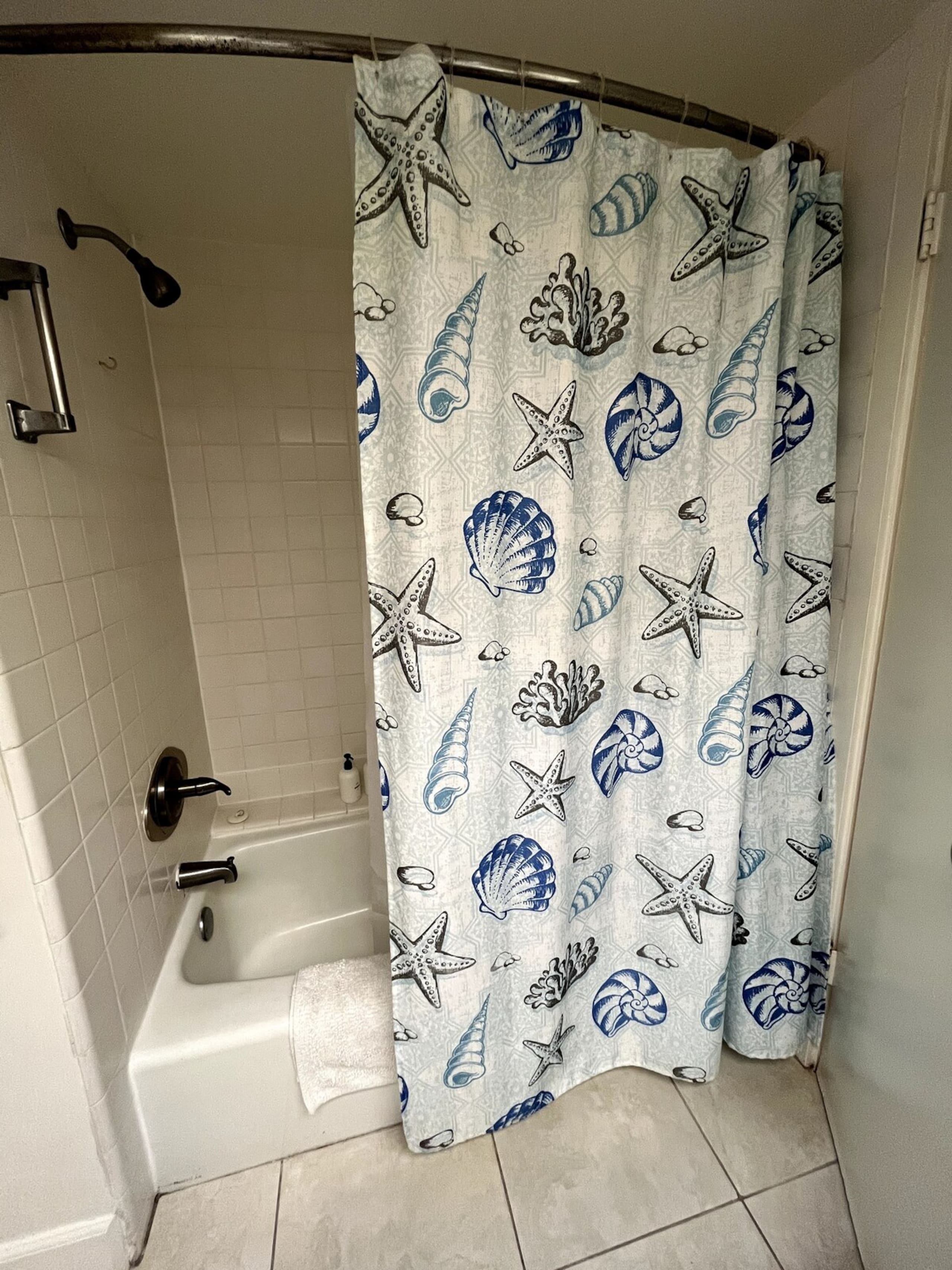 Central Waikiki Studio w/ Balcony, 5-Min to Beach - Image 15