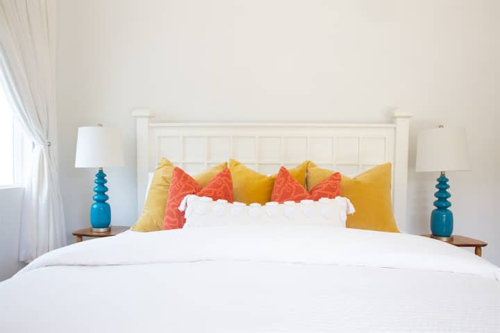 第三间卧室-加大双人床