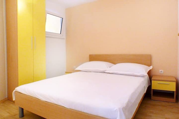 Საძინებელი 2, % {market}: 9 მ²