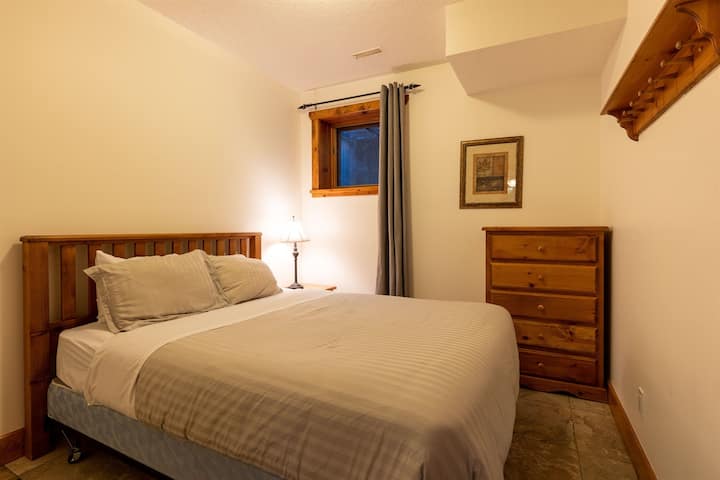 Letto matrimoniale | Piano inferiore | Camera da letto 7