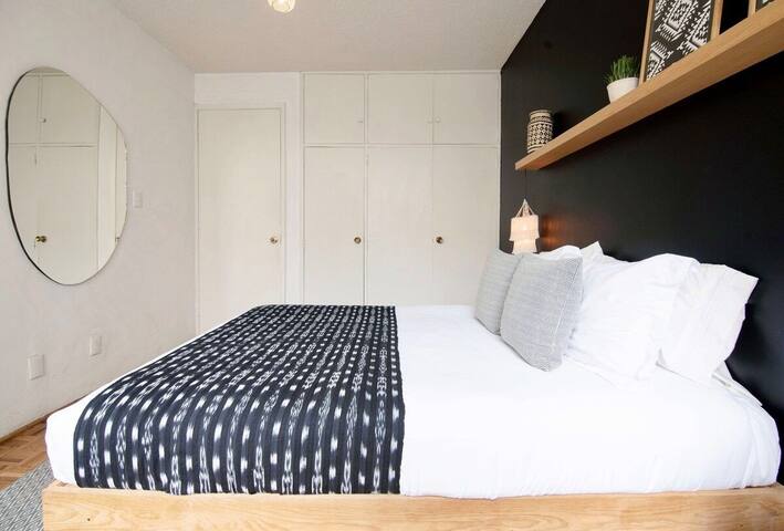 Tribal Bohemian Top Floor with balcony in Condesa gallery image 4