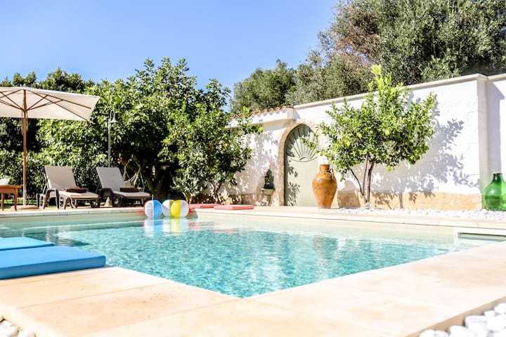 Villa indipendente con piscina by pugliadamare