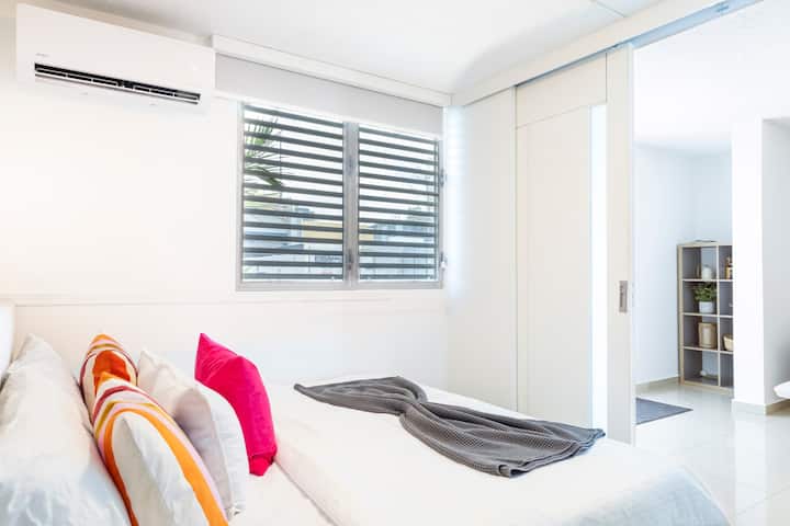 חדר שינה 4 עם מיטת קינג